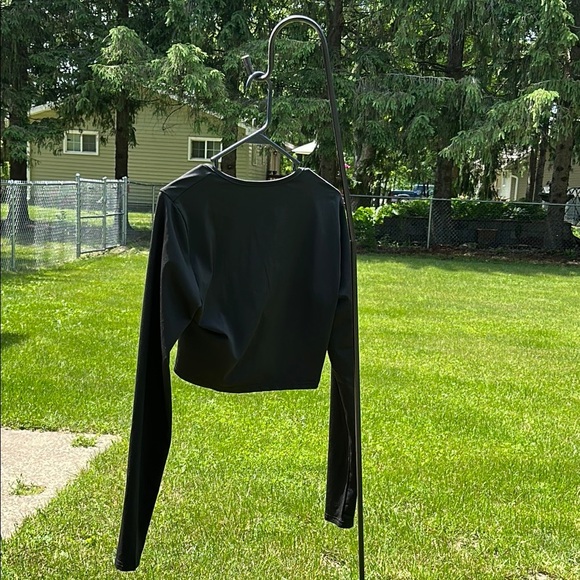 Dance Class Top XL Stylish Black Long Sleeve Top w/Crisscross Details & Cutout - Picture 3 of 8